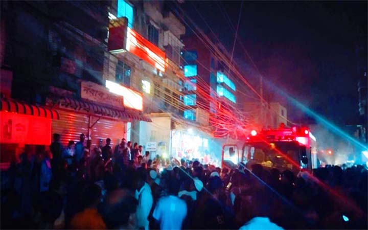 ফতুল্লায় বহুতল ভবনে বিস্ফোরণ, মা-ছেলে দগ্ধ