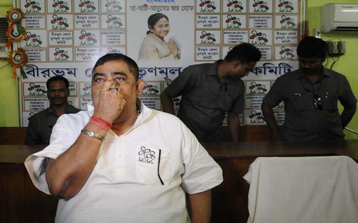 মাছ বিক্রেতা থেকে প্রভাবশালী রাজনীতিক অনুব্রত মন্ডলকে নিয়ে তোলপাড়