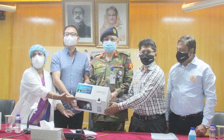 ময়মনসিংহ মেডিকেল কলেজ হাসপাতালে হাই ফ্লো নেজাল ক্যানোলা দিলো আকিজ বেকার্স