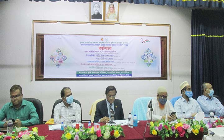 “মানুষের খাদ্য চাহিদা পূরণে ফসলের উৎপাদন আরো বেশী করে বাড়াতে হবে”