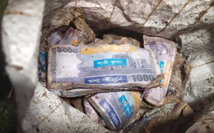 পরিত্যক্ত অবস্থায় খাল থেকে ৬৬ লাখ  টাকা  উদ্ধার