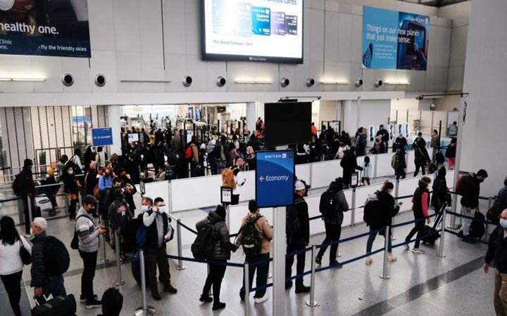অমিক্রন : আন্তর্জাতিক ভ্রমণে কঠোর হচ্ছে বিধিনিষেধ