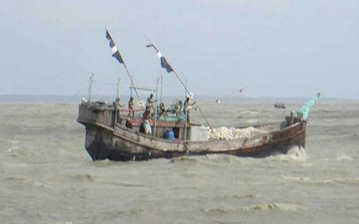 গভীর সমুদ্রে ট্রলারডুবি, ২০ জেলে নিখোঁজ