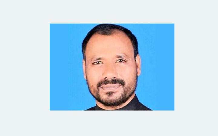 শিক্ষা কর্মকর্তাকে থাপ্পড় মারা সেই মেয়র বরখাস্ত