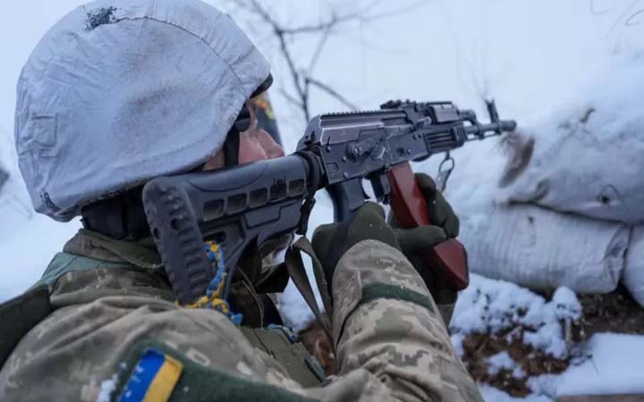 ইউক্রেনে মস্কোপন্থী এমপিকে ক্ষমতায় বসাতে পরিকল্পনা করছে রাশিয়া :  ব্রিটেন