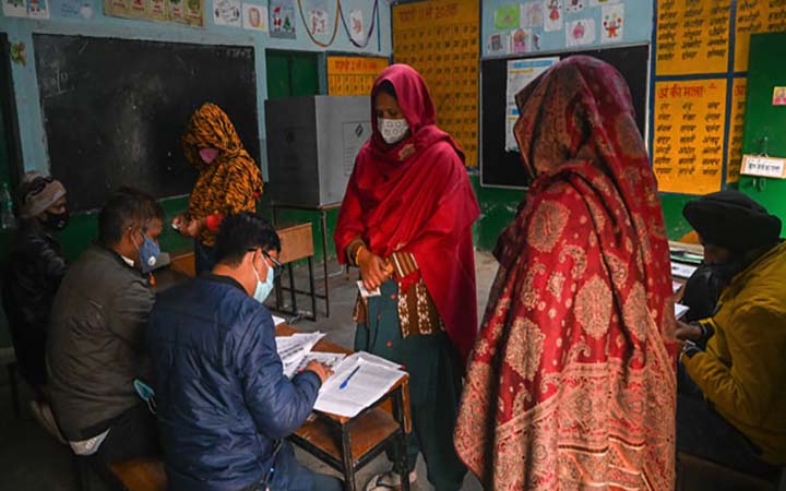 ভারতের উত্তর প্রদেশে শুরু বিধানসভা নির্বাচন, চ্যালেঞ্জের মুখোমুখি বিজেপি