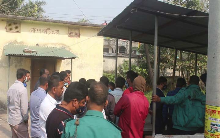 কুষ্টিয়ায় নছিমন উল্টে চালক নিহত