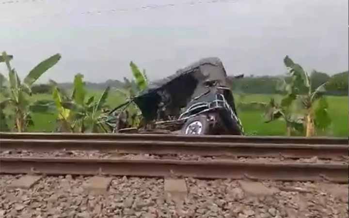 টাঙ্গাইলে ট্রেন দুর্ঘটনায় মা-ছেলেসহ নিহত ৩