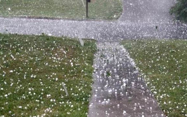 অব্যাহত তাপপ্রবাহের মধ্যে শিলাবৃষ্টির আভাস