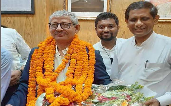 সুপ্রিমকোর্ট আইনজীবী সমিতির সভাপতি মোমতাজ উদ্দিন ফকির সম্পাদক দুলাল