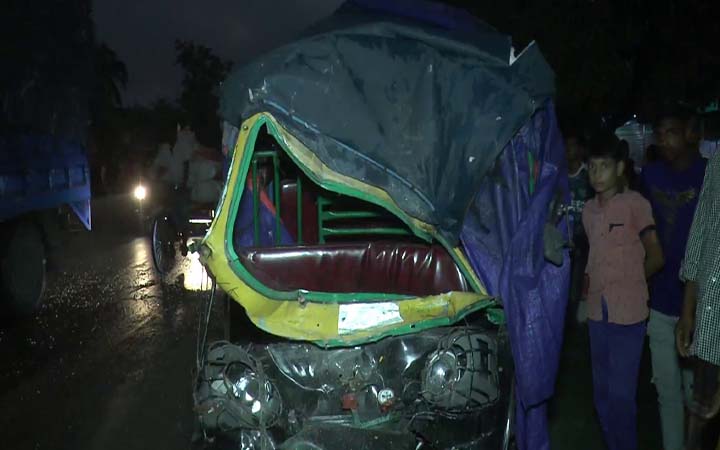 কুষ্টিয়ায় বেপরোয়া ট্রাকের চাপায়  নারীসহ দুইজনের মৃত্যু, আহত ৩