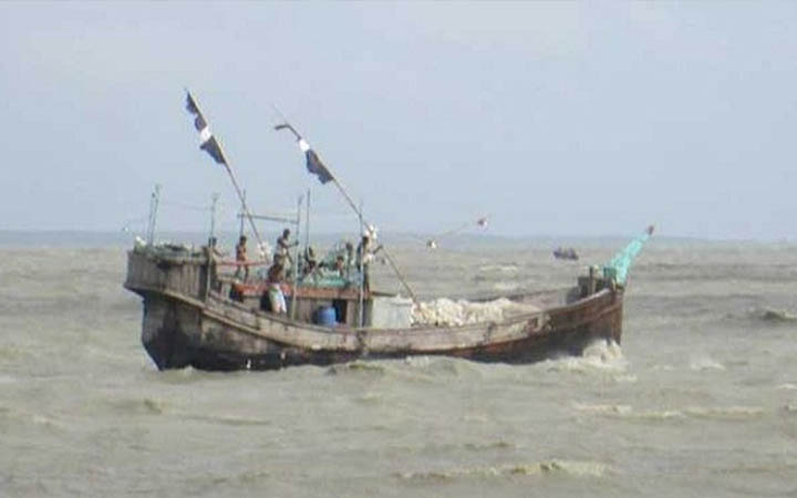 মুন্সীগঞ্জে ধলেশ্বরী নদীতে বাল্গহেড ডুবি : জীবিত উদ্ধার ৬