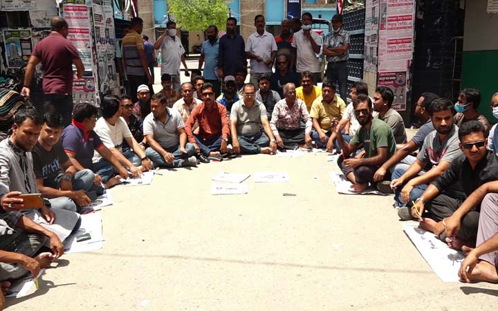 কুষ্টিয়ার সাংবাদিক রুবেল হত্যাকারীদের গ্রেপ্তারের দাবীতে গণমাধ্যমকর্মীদের কলমবিরতি কর্মসূচী