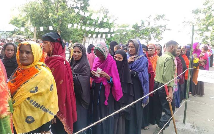 টাঙ্গাইলে ৪ ইউপিতে চলছে ভোটগ্রহণ, ভোটারদের দীর্ঘ লাইন