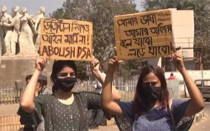 ক্ষমতাবানদের সমালোচনা বা কৌতুক করলেই মামলার ঝুঁকি