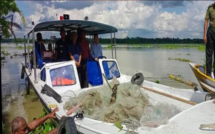 ২০ লাখ মিটার জালসহ ১২ জেলে আটক
