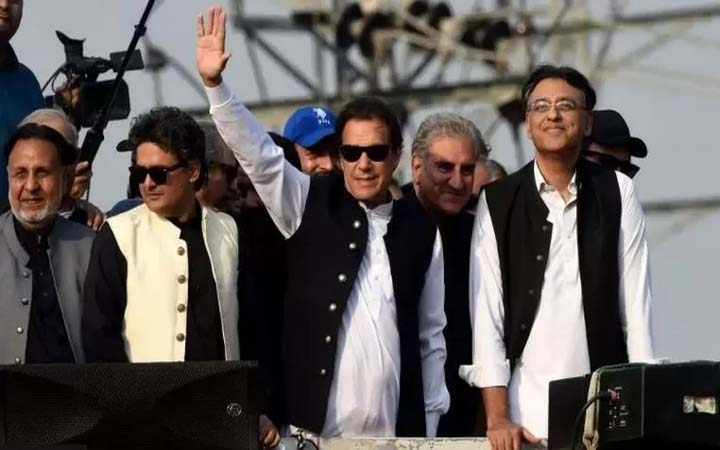 ইমরান খানের রাজনীতিতে ফেরার আন্দোলন গুলির ঘটনায় ব্যাহত