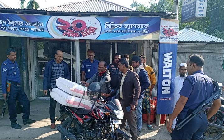 রংপুরের গংগাচড়ায় বিপুল পরিমান অবৈধ আজাদ বিড়ি জব্দ