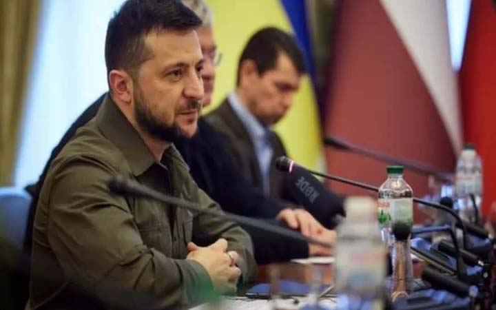 যে কারণে বাইডেনকে ধন্যবাদ দিলেন জেলেনস্কি