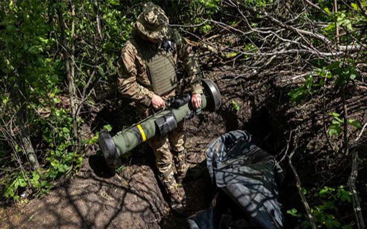 ইউক্রেনে জব্দ করা মার্কিন অস্ত্র ইরানে পাঠাচ্ছে রাশিয়া!