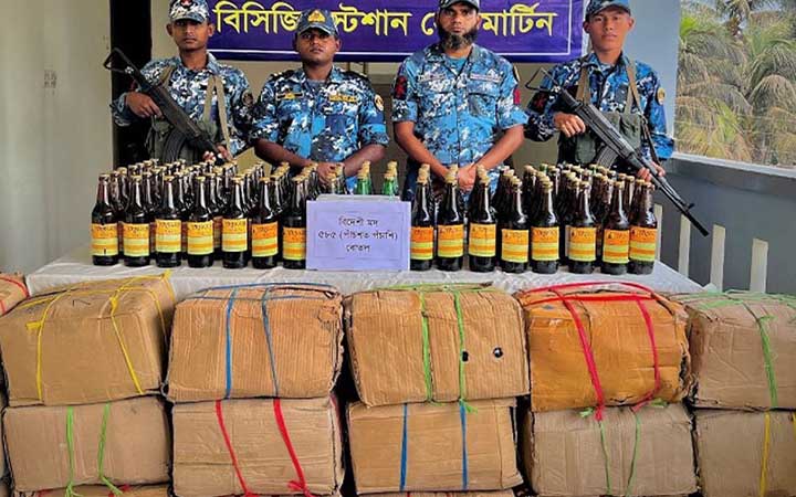 সেন্টমার্টিনে ৫৮৫ বোতল বিদেশি মদ জব্দ