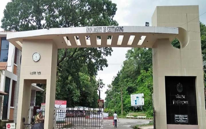 চবি প্রশাসন থেকে প্রক্টরসহ ১৭ জনের পদত্যাগ