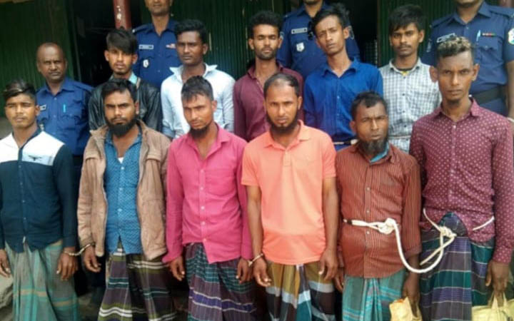 জাটকা ধরার দায়ে ১৭ জেলে গ্রেপ্তার