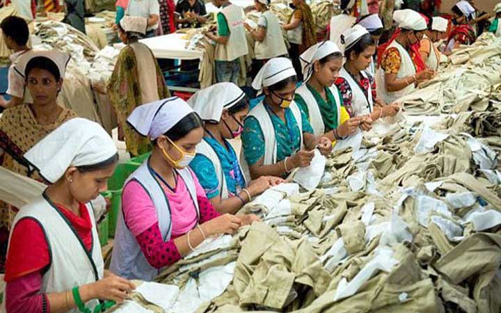 অর্ডার কমছে পোশাক খাতে, সঙ্কটে শ্রমিকরা