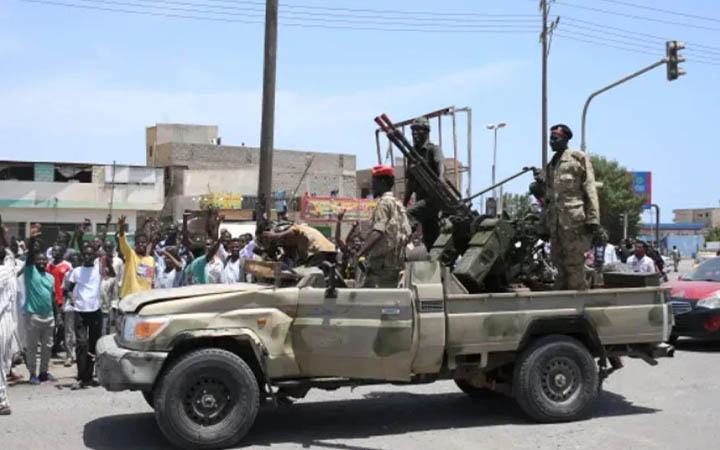 সুদানে ৩ ঘণ্টা অস্ত্রবিরতির পর ফের তুমুল সংঘর্ষ শুরু