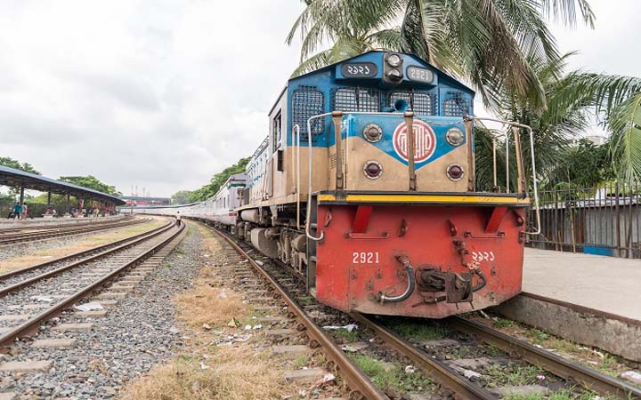 ঈদযাত্রার প্রথম দিনে ৫১ জোড়া ট্রেন