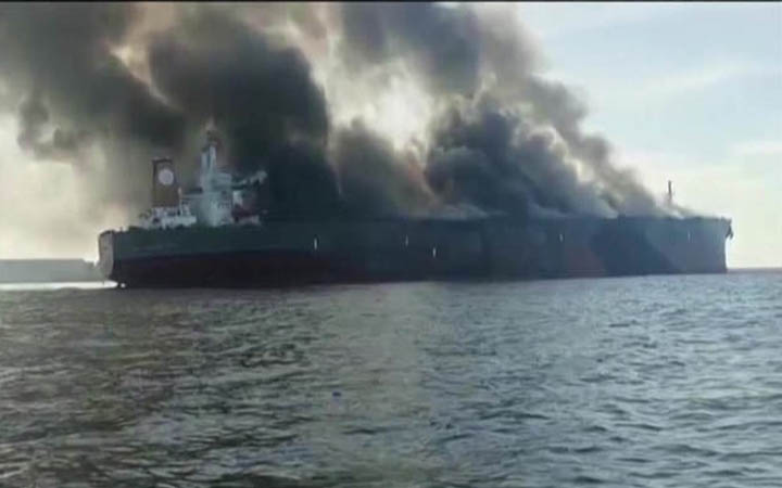 মালয়েশিয়ায় তেলবাহী ট্যাংকারে আগুন; তিন ক্রু নিখোঁজ