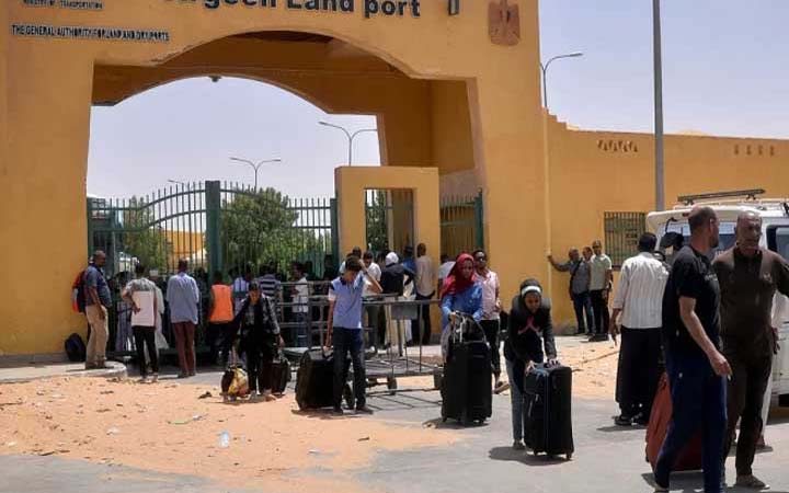 সুদান থেকে ঢাকায় ফিরছেন আরও ৫৫৫ বাংলাদেশি