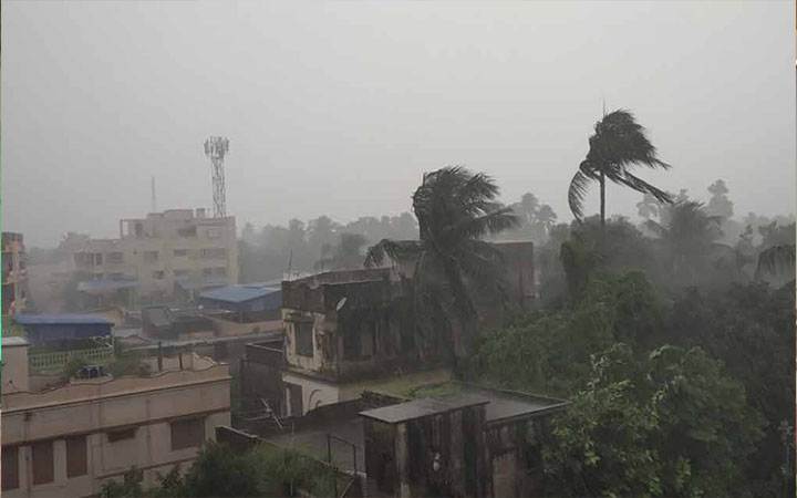 ১১ জেলায় ৬০ কি. মি. বেগে ঝড়ের পূর্বাভাস