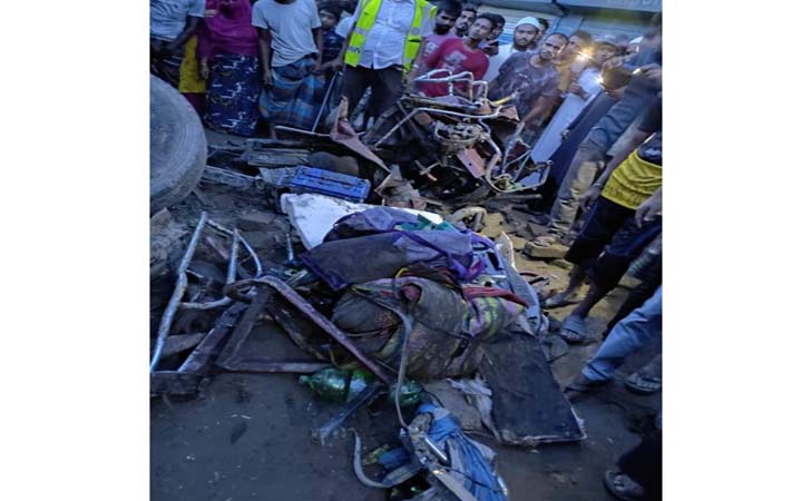 সড়ক দুর্ঘটনায় পরিবারের ৫ সদস্যকে হারিয়ে নির্বাক পিতা
