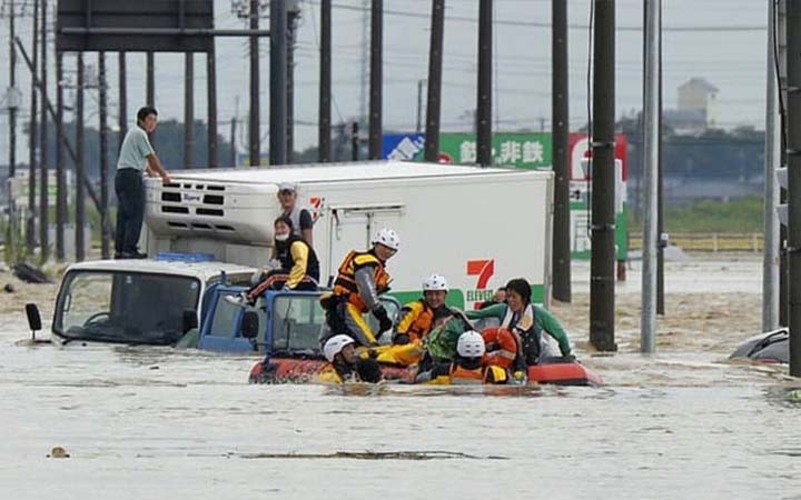 জাপানে প্রবল বর্ষণে ৬ জনের মৃত্যুর আশঙ্কা
