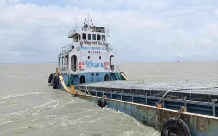 তলা ফেটে মেঘনায় সিমেন্টের কাঁচামালবাহী জাহাজ, ১২ স্টাফ উদ্ধার
