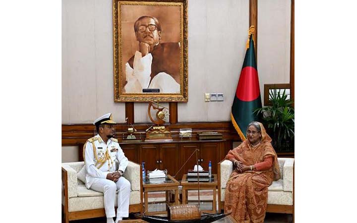 প্রধানমন্ত্রীর সঙ্গে নবনিযুক্ত নৌবাহিনী প্রধানের সৌজন্য সাক্ষাৎ
