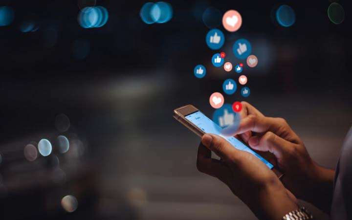 ফেসবুক ছড়িয়ে পড়ার সঙ্গে মানসিক ক্ষতির সম্পর্ক নেই : অক্সফোর্ড বিশ্ববিদ্যালয়ের গবেষণা