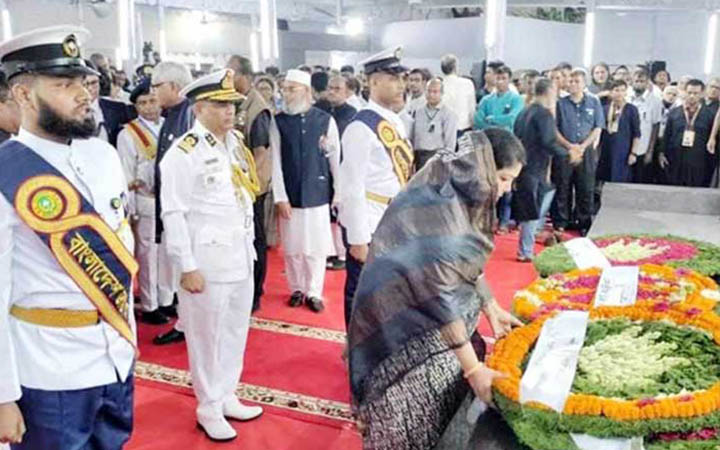 শোক দিবসে বঙ্গবন্ধুর প্রতিকৃতিতে স্পিকারের শ্রদ্ধা