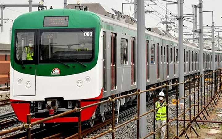এক লাইনে মেট্রোরেল চলাচল বন্ধ