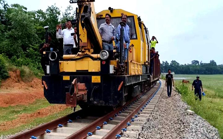 ব্রাহ্মণবাড়িয়ার আখাউড়া-আগরতলা রেলপথে চালানো হয়েছে ট্র্যাক কার