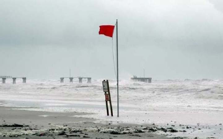 ১৫ অঞ্চলের নদীবন্দরে সতর্কতা