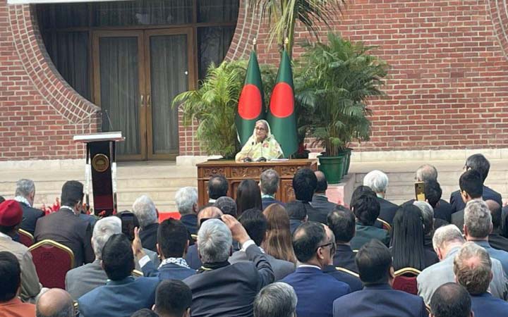 কেউ নির্বাচনে অংশ নিতে না নেয়ার অর্থ গণতন্ত্রহীনতা নয় : শেখ হাসিনা