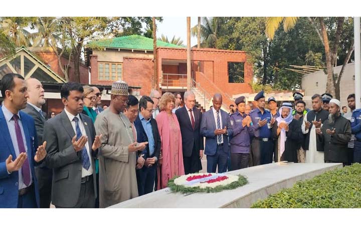 জাতির পিতার সমাধিতে ১৪ দেশের অনাবাসিক রাষ্ট্রদূতের শ্রদ্ধা