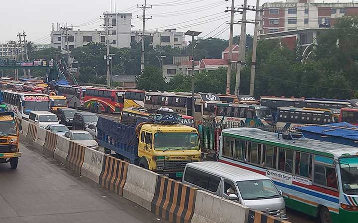 গাজীপুরে মহাসড়কে যানবাহনের চাপ