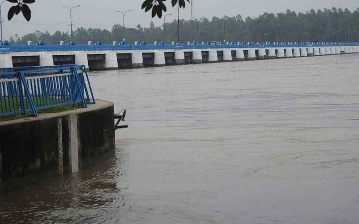 লোকালয়ে ঢুকে পড়েছে তিস্তার পানি, বন্যার আশঙ্কা