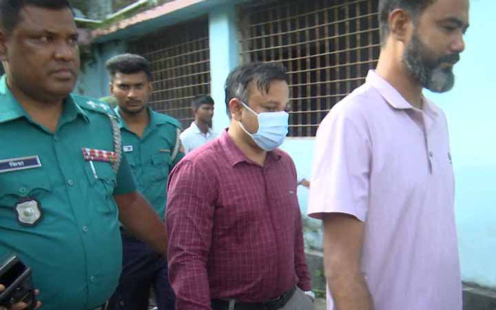 নারীর সঙ্গে অপ্রীতিকর অবস্থায় ড্যাব নেতা আটক