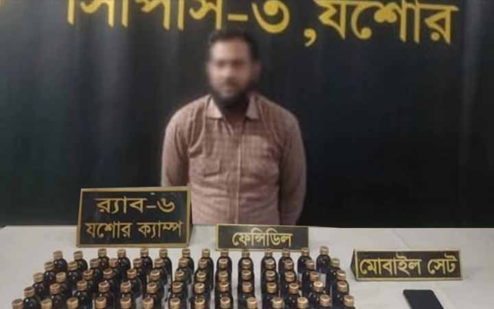 যশোরে ৭০ বোতল উইনকোরেক্সসহ মাদক ব্যবসায়ী আটক