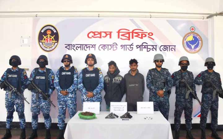 খুলনায় বিদেশি অস্ত্র ও মাদকসহ দুই সন্ত্রাসী গ্রেফতার