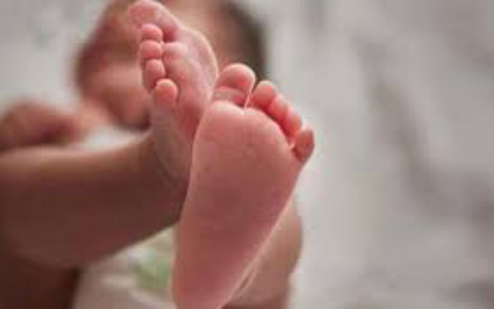 শিশুর রহস্যজনক মৃত্যু, হাতিরঝিল থানা ঘেরাও করে বিক্ষোভ